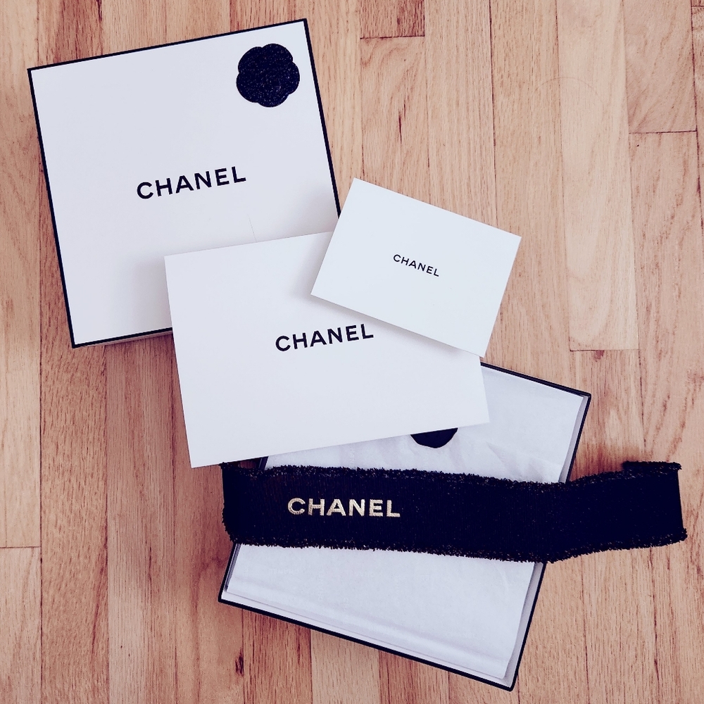Chanel Gift Box - Picture 6 of 10